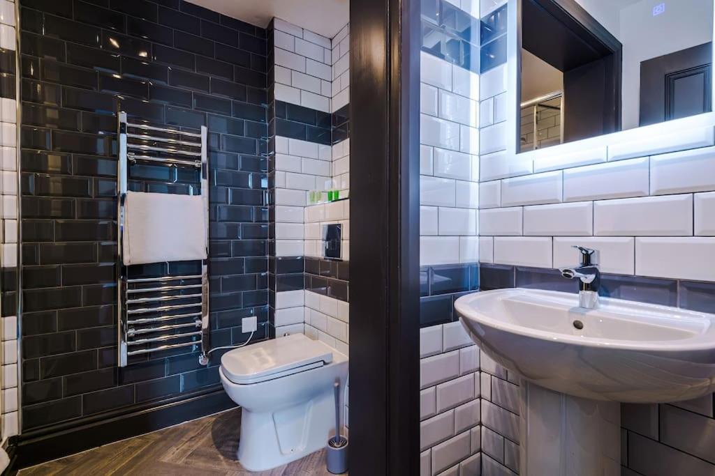 Supersized Studio In Chester Ngoại thất bức ảnh