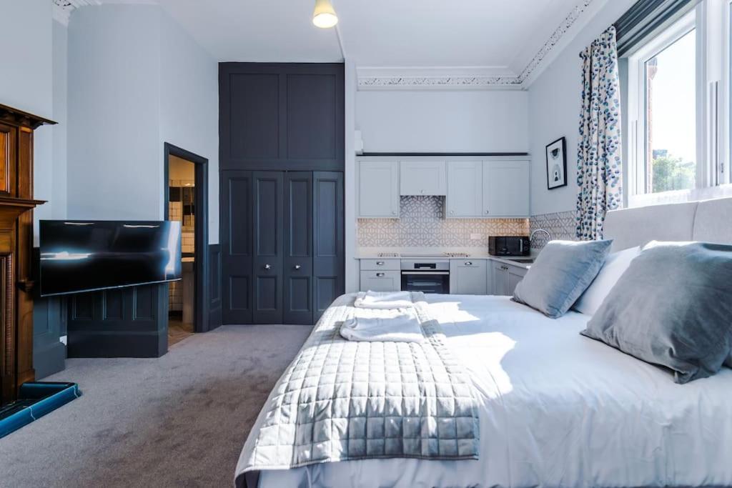 Supersized Studio In Chester Ngoại thất bức ảnh