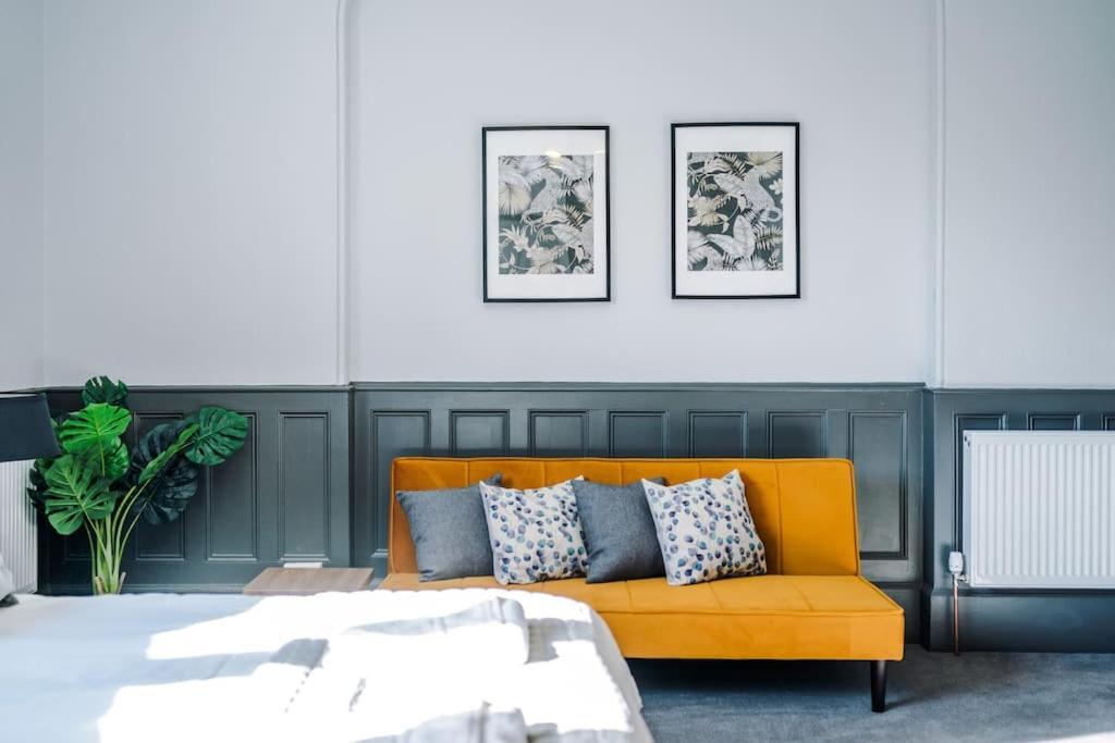 Supersized Studio In Chester Ngoại thất bức ảnh