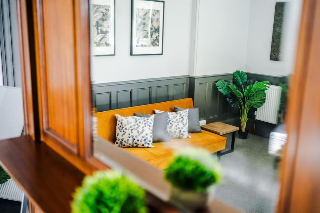 Supersized Studio In Chester Ngoại thất bức ảnh