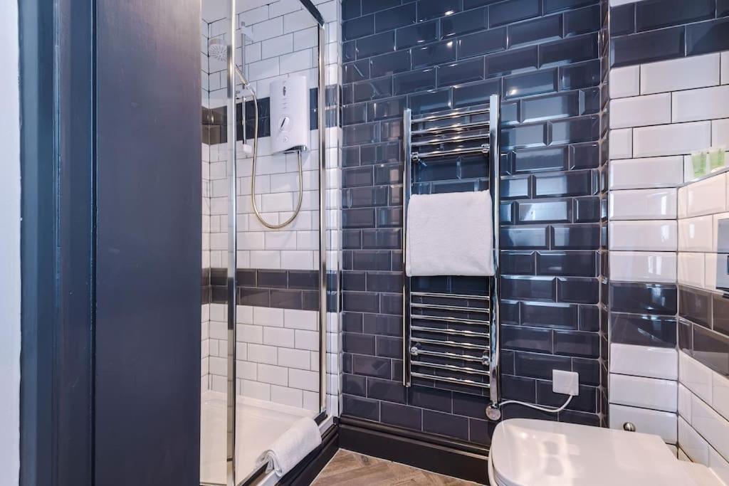 Supersized Studio In Chester Ngoại thất bức ảnh